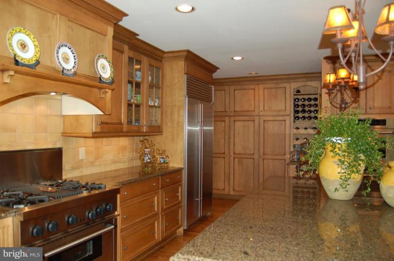 11917 Hunting Ridge Court Potomac, MD 20854 - Photo 3 of 17 Kitchen #2
