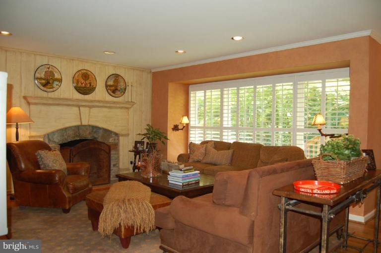 11917 Hunting Ridge Court Potomac, MD 20854 - Photo 4 of 17 Family Room