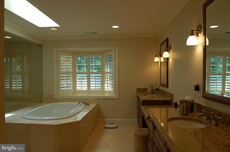 11917 Hunting Ridge Court Potomac, MD 20854 - Photo 8 of 17 Master Bath