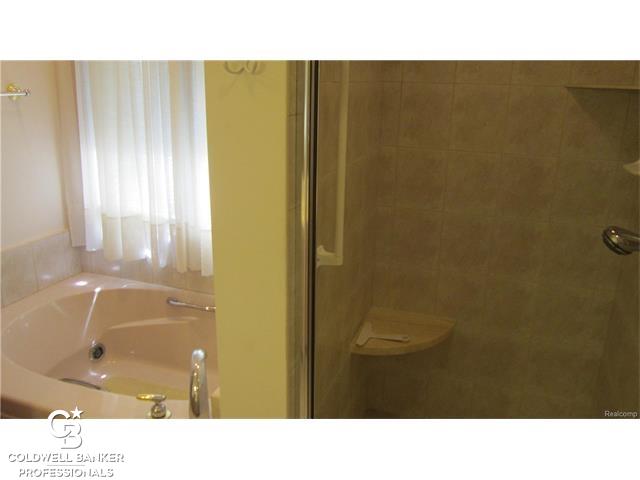 53950 County Line Road New Baltimore, MI 48047 - Photo 26 of 42 31323221-25.JPG