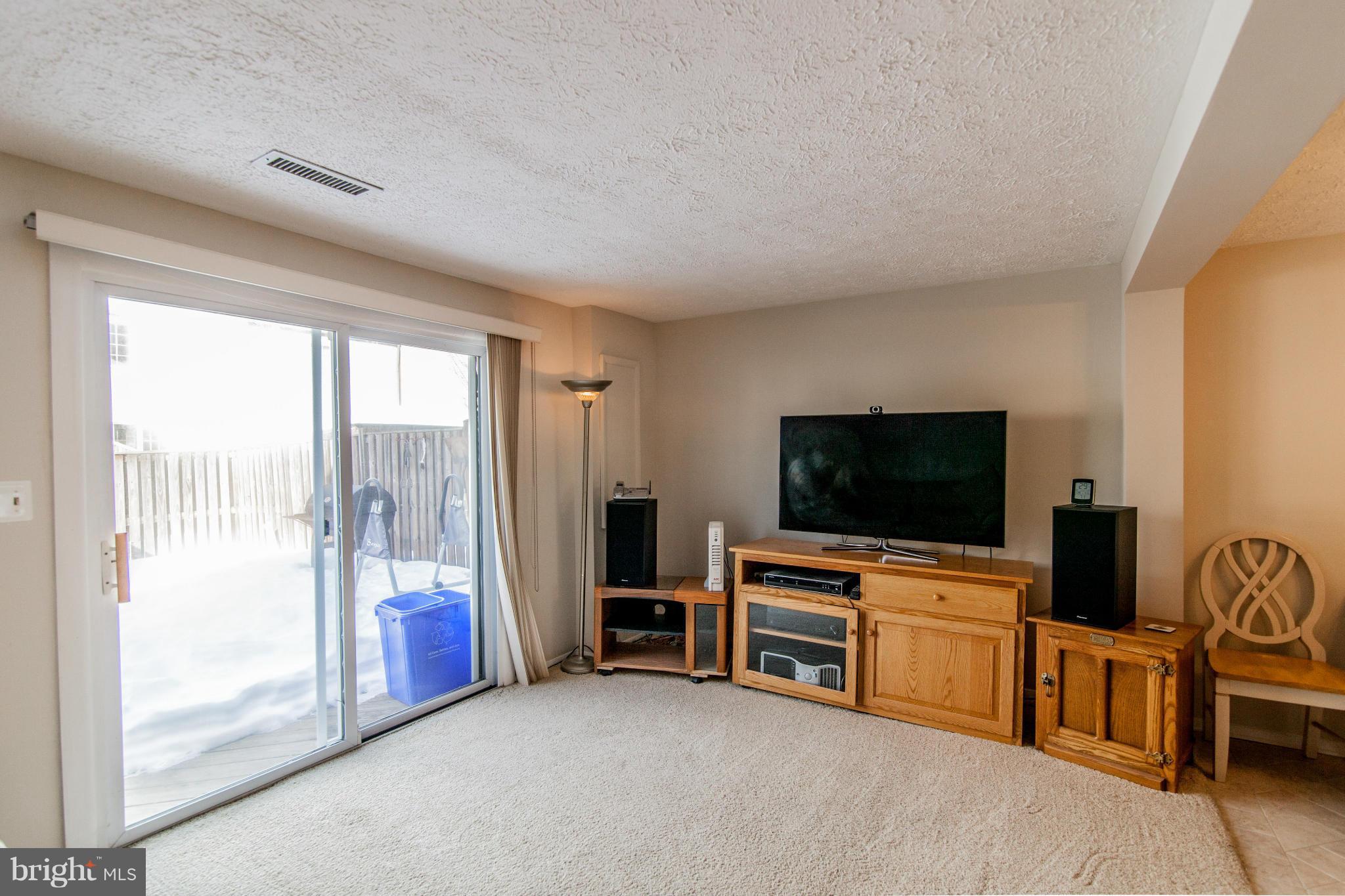 12519 Cross Ridge Way Germantown, MD 20874 - Photo 11 of 27 Living Room