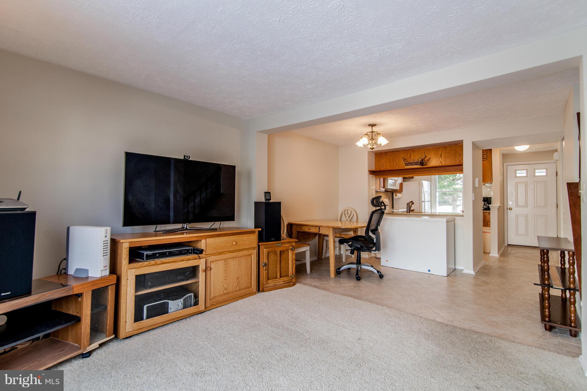 12519 Cross Ridge Way Germantown, MD 20874 - Photo 12 of 27 Living Room