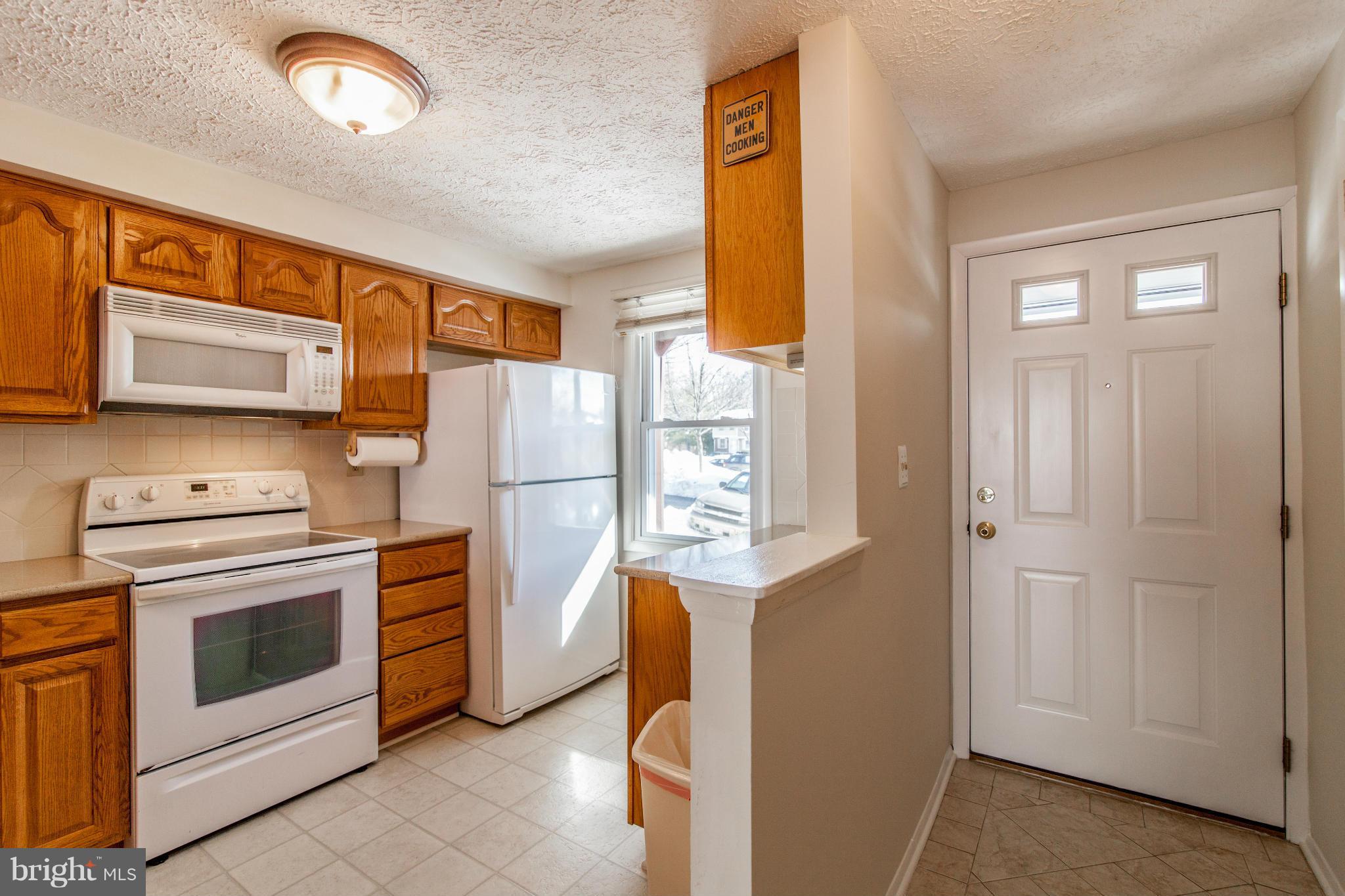 12519 Cross Ridge Way Germantown, MD 20874 - Photo 3 of 27 Kitchen/Foyer