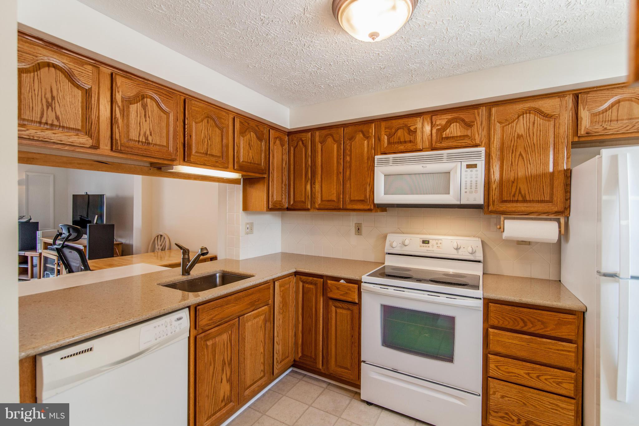 12519 Cross Ridge Way Germantown, MD 20874 - Photo 5 of 27 Kitchen