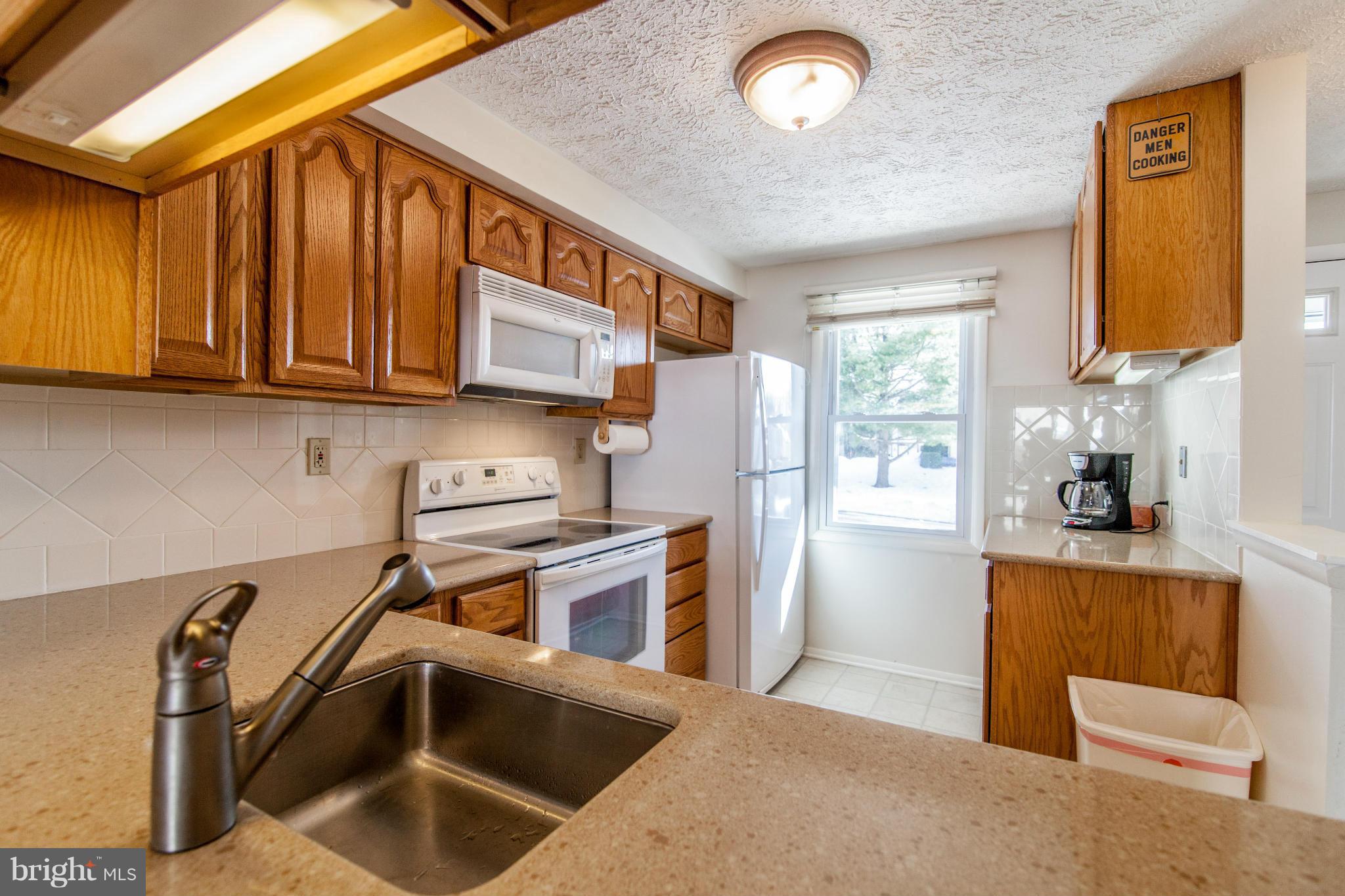 12519 Cross Ridge Way Germantown, MD 20874 - Photo 6 of 27 Kitchen