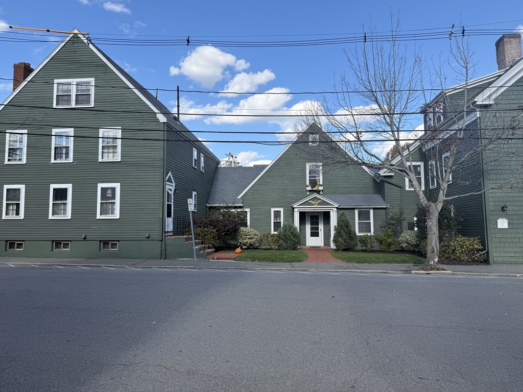8 Franklin Street, Unit 19 Marblehead, MA 01945 - Photo 9 of 15 a front view of a house with a yard