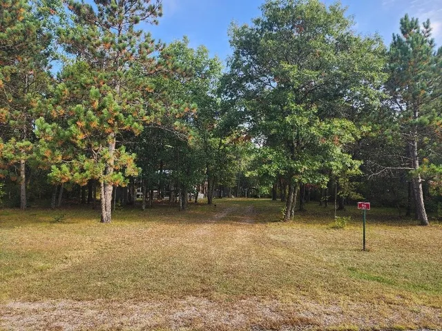 $99,900 | 996 Blackhawk Drive, Hancock, WI 54943