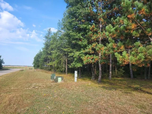 $99,900 | 996 Blackhawk Drive, Hancock, WI 54943