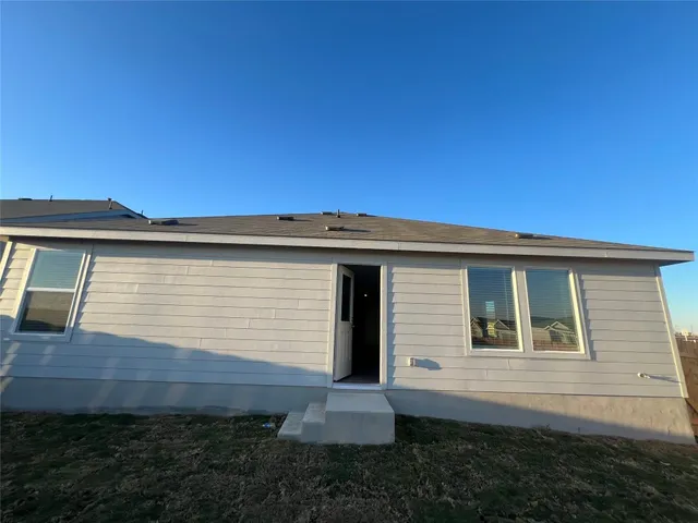 $1,995 | 401 Dragonfly Park, Hutto, TX 78634