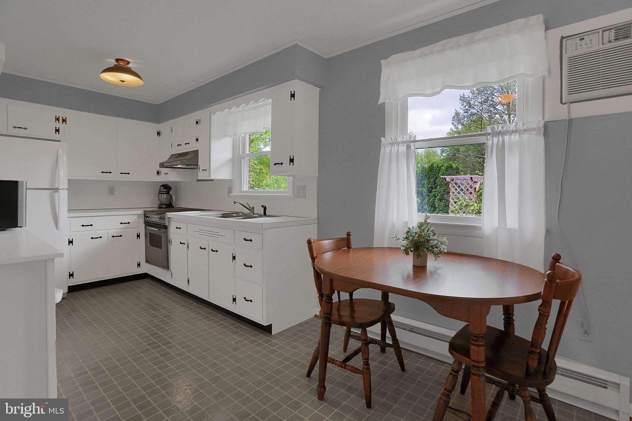 2345 Beacon Hill Road Lancaster, PA 17601 - Photo 4 of 18 Eat-In Kitchen
