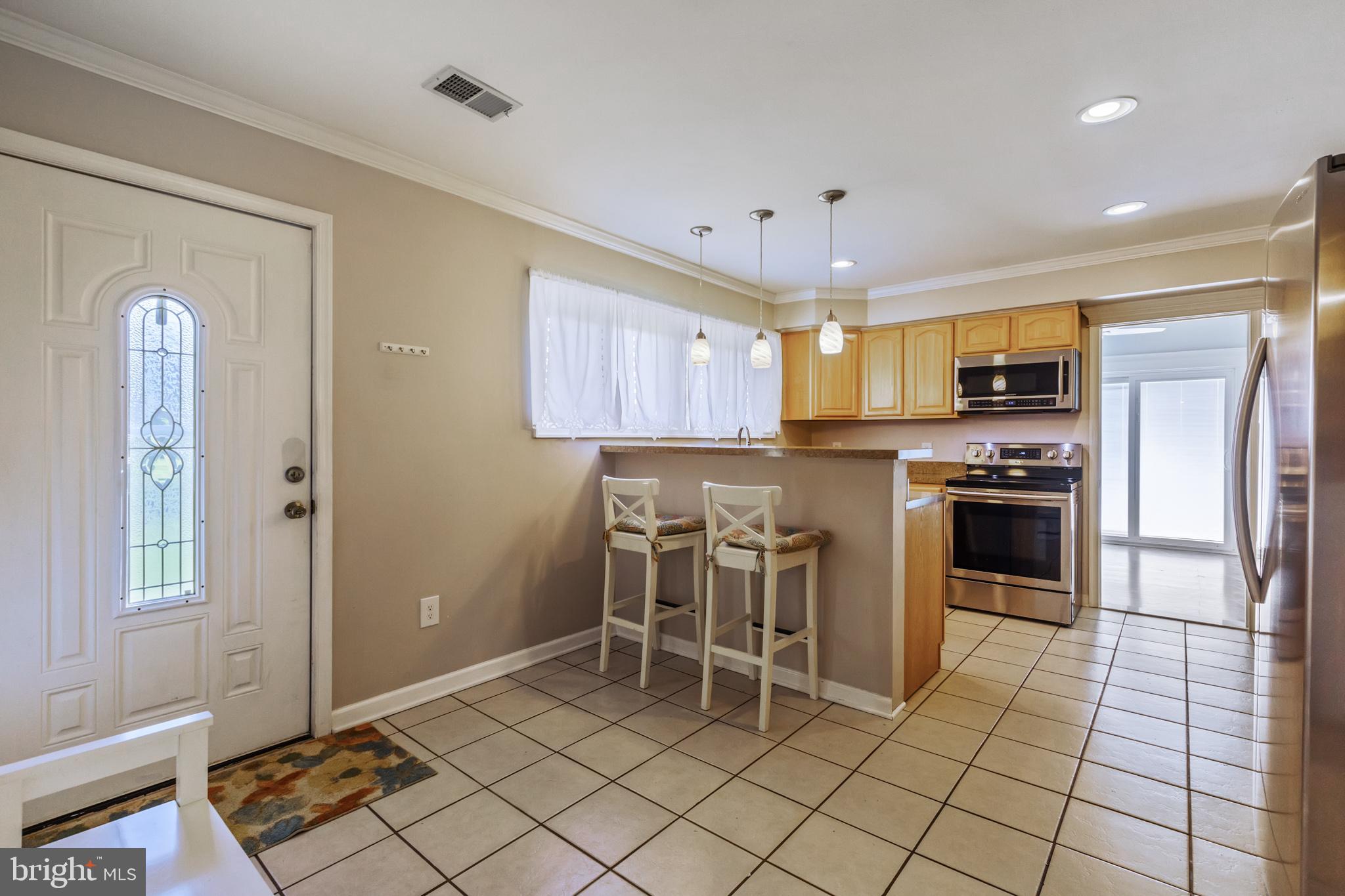 95 Idlewild Road Levittown, PA 19057 - Photo 2 of 16 Gallery Image 2