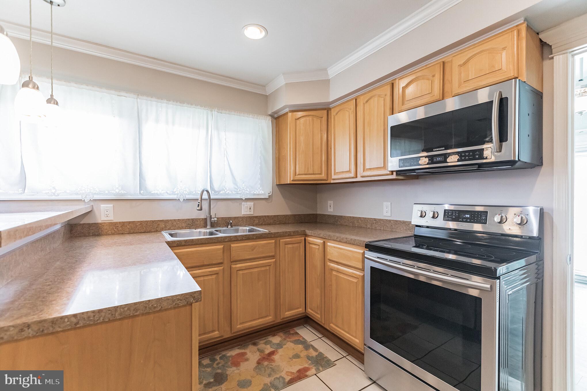 95 Idlewild Road Levittown, PA 19057 - Photo 4 of 16 Gallery Image 4