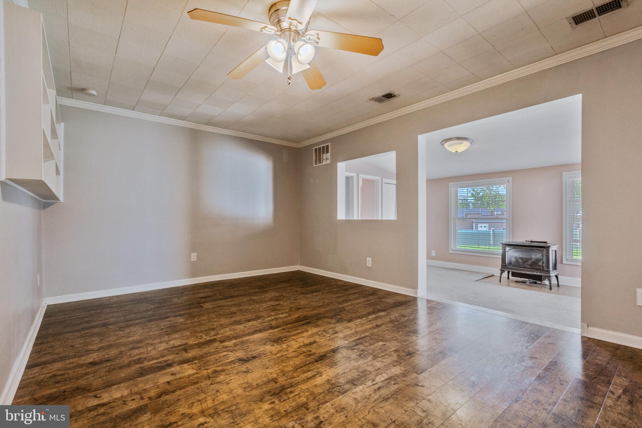 95 Idlewild Road Levittown, PA 19057 - Photo 5 of 16 Living Room