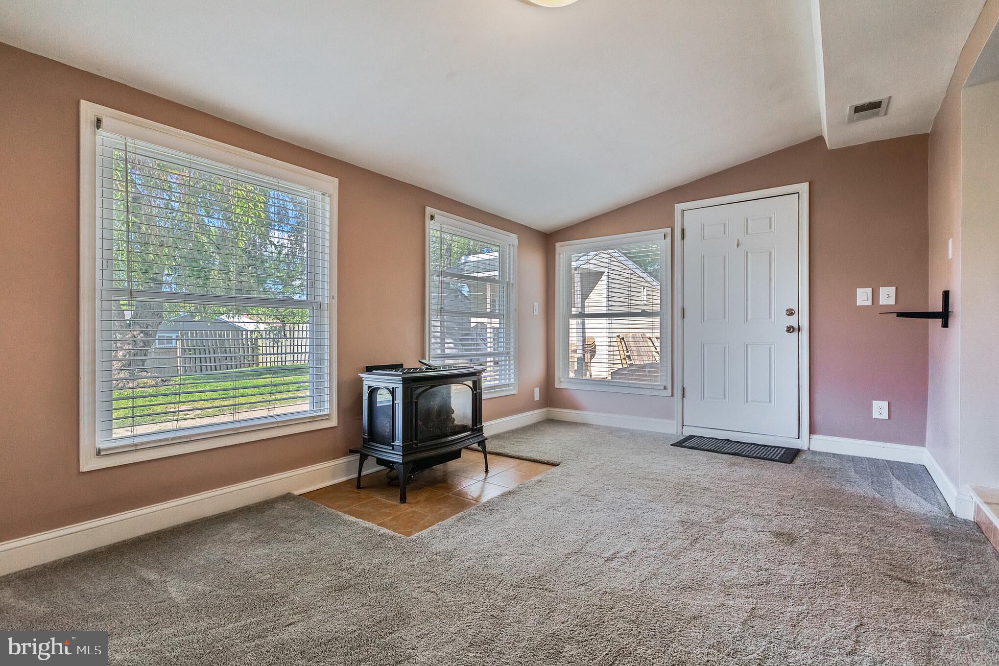 95 Idlewild Road Levittown, PA 19057 - Photo 9 of 16 Family Room