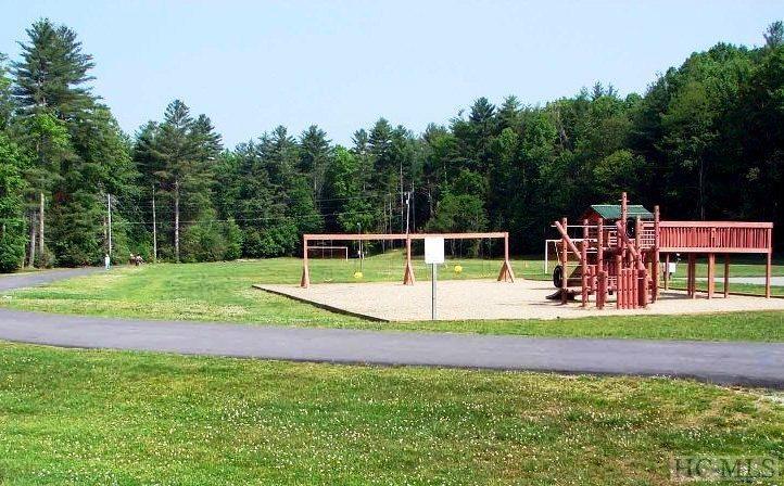 435-3B Overlook Road, Unit 3B Sapphire, NC 28774 - Photo 17 of 28 Gallery Image 17