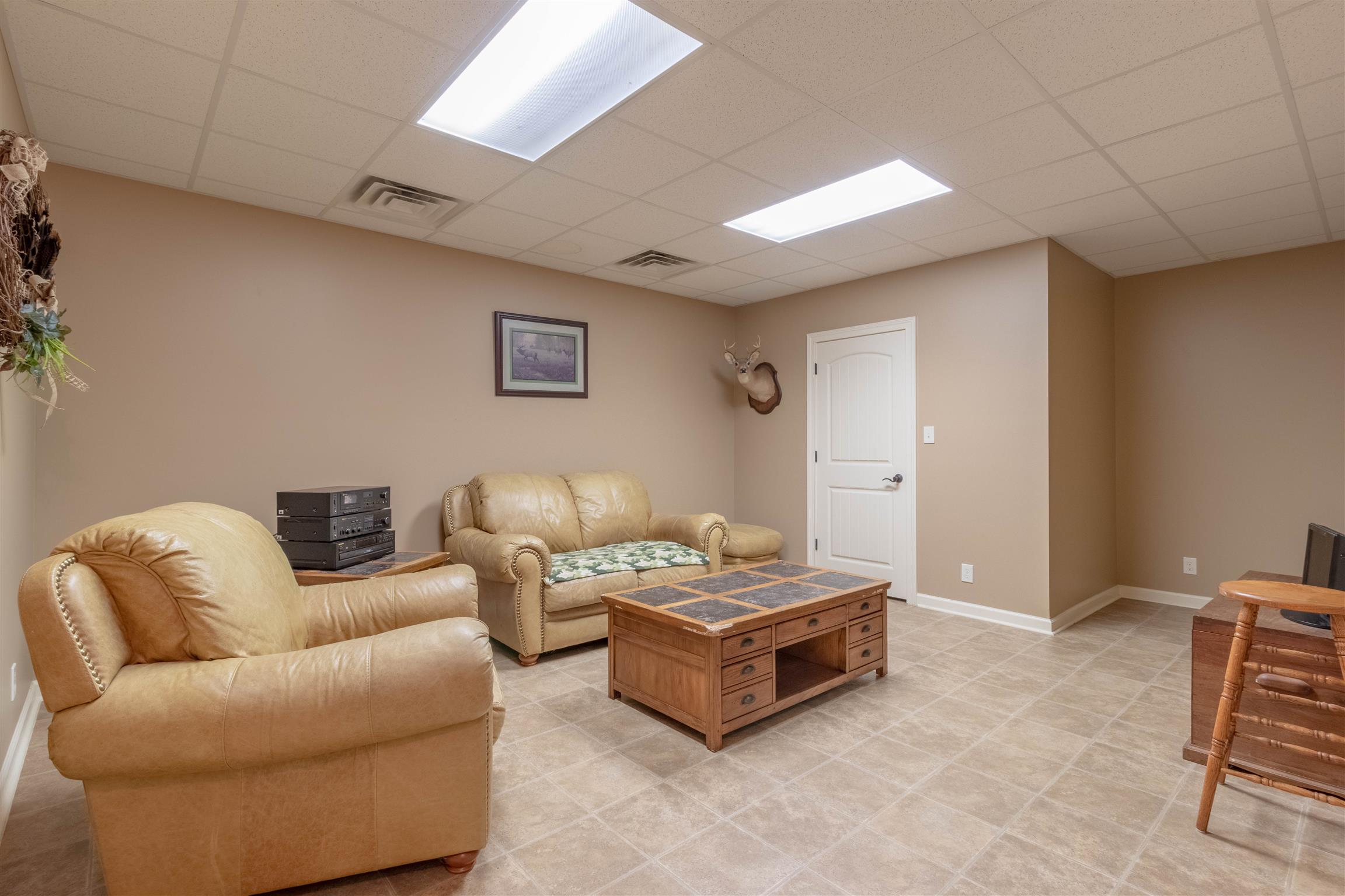 2687 Gunn Road Adams, TN 37010 - Photo 22 of 30 a living room with furniture