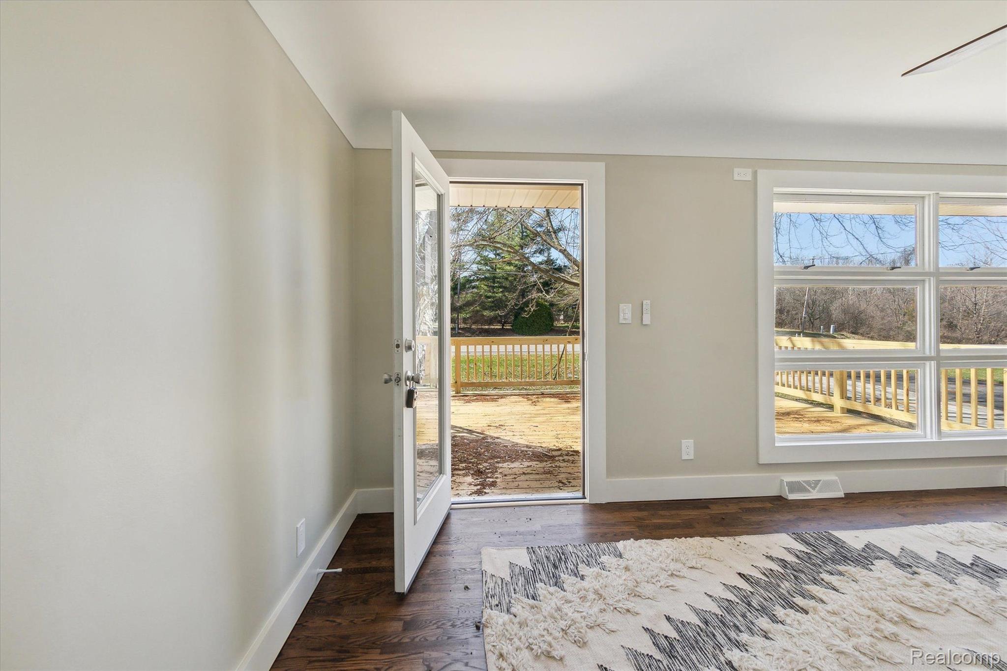 6174 East River Road Flushing, MI 48433 - Photo 3 of 28