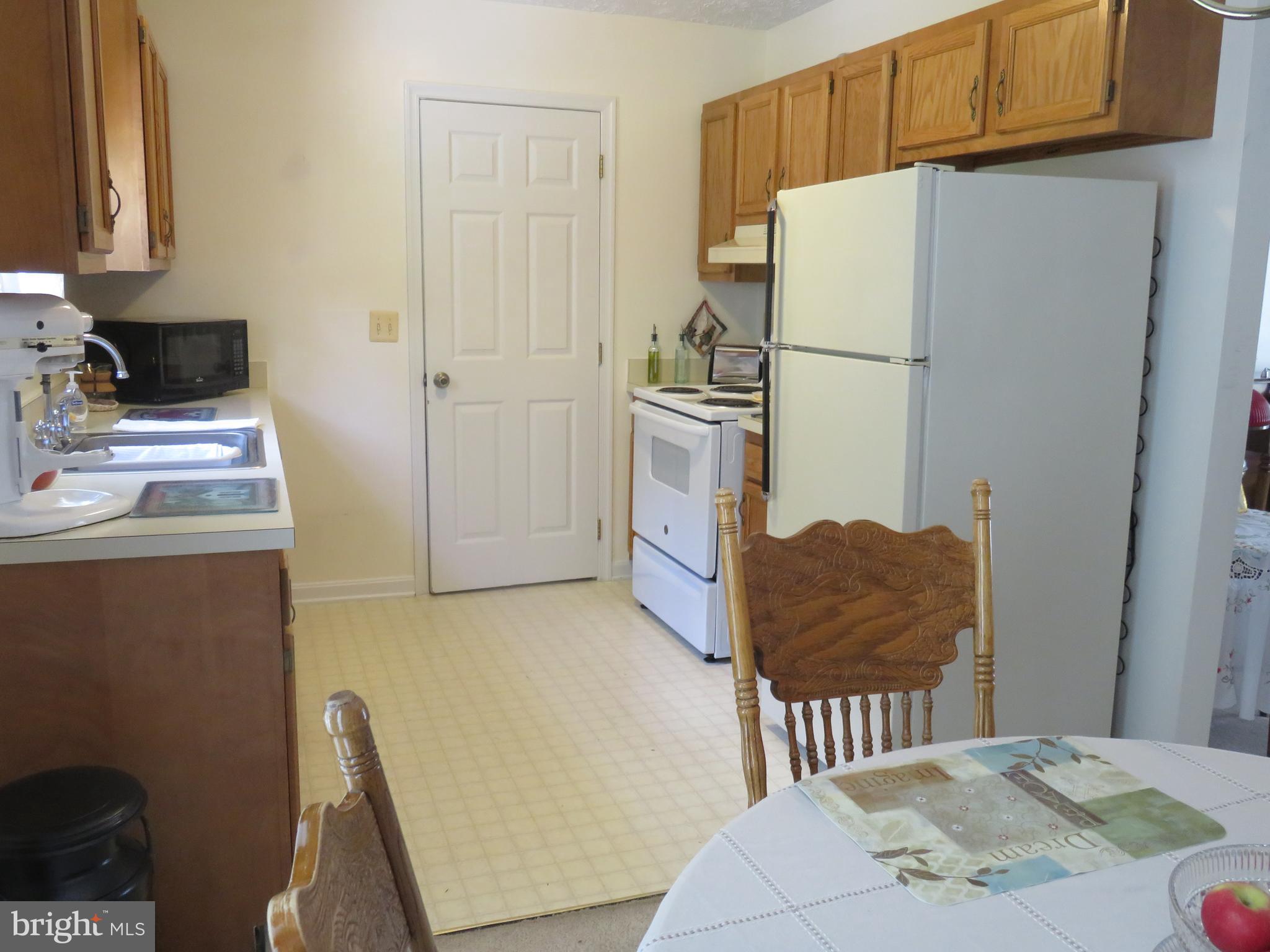 6907 Quail Run Hurlock, MD 21643 - Photo 11 of 30 Galley kitchen