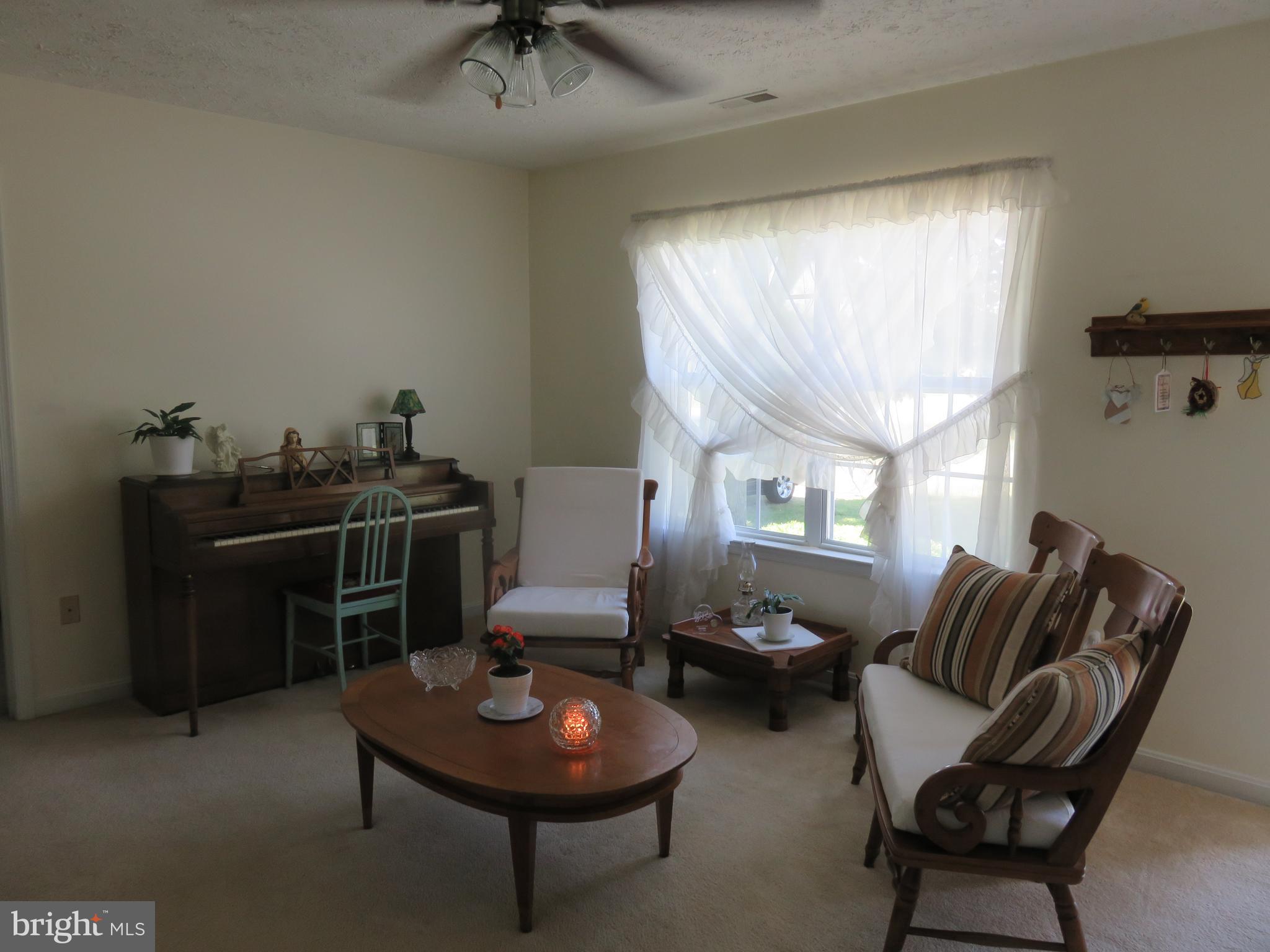 6907 Quail Run Hurlock, MD 21643 - Photo 3 of 30 Living Room