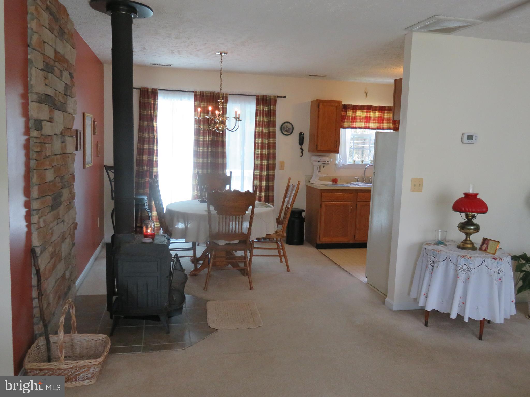 6907 Quail Run Hurlock, MD 21643 - Photo 4 of 30 Living room/ dining area