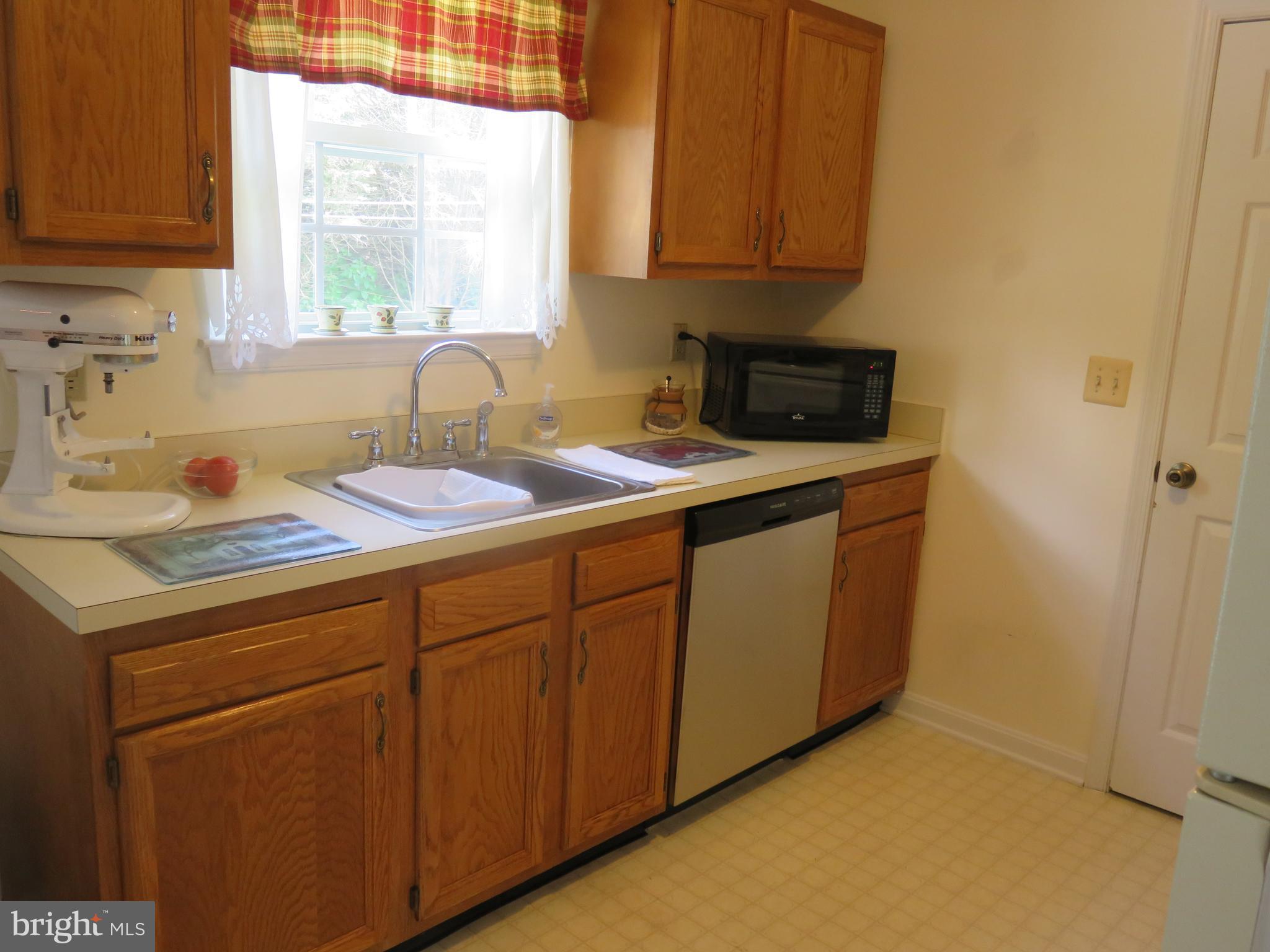6907 Quail Run Hurlock, MD 21643 - Photo 8 of 30 Galley kitchen