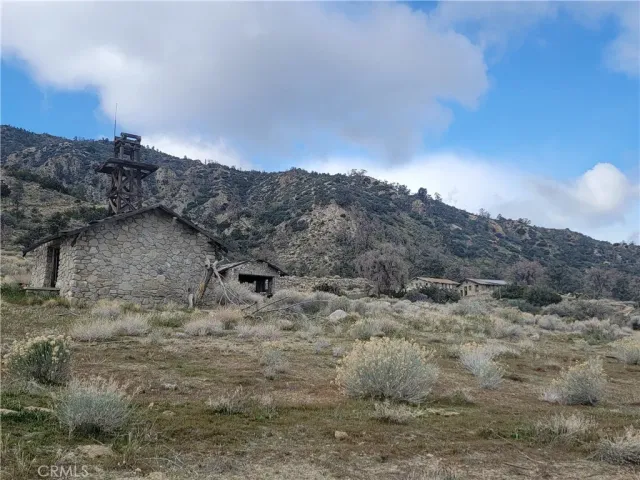 $2,495,000 | 300 East Z12, Llano, CA 93544