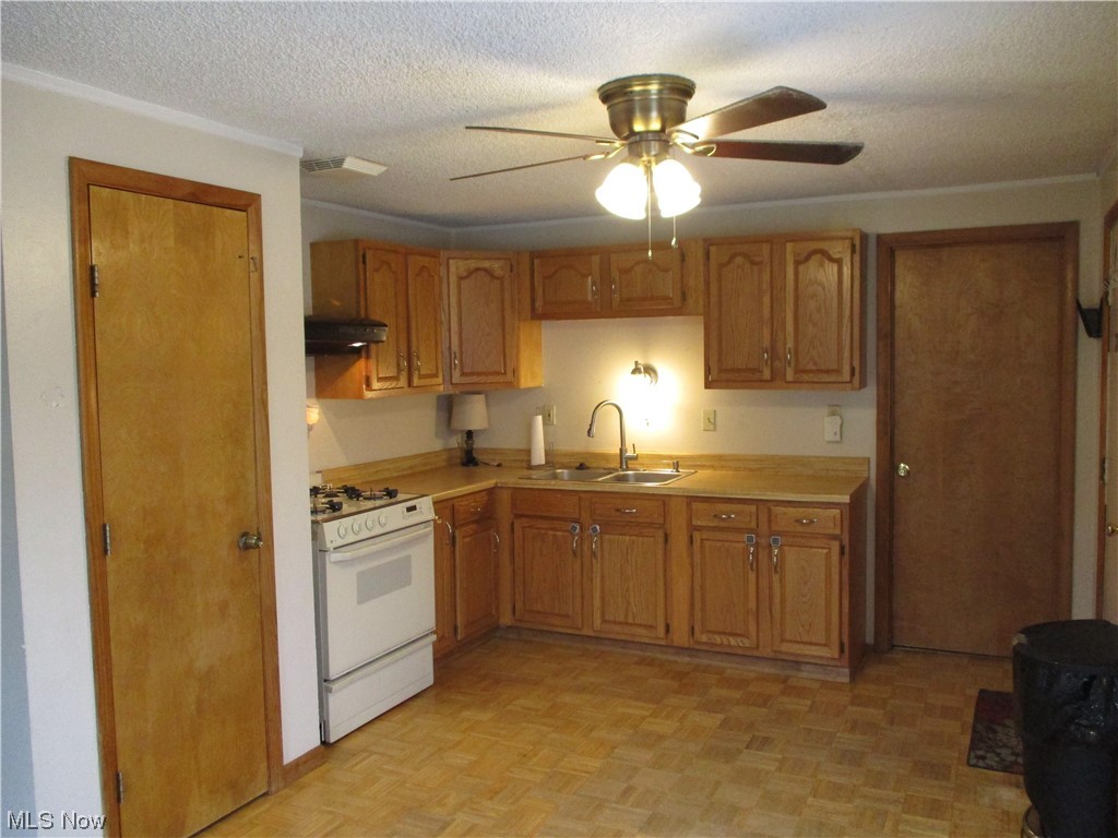 614 Baldwin Road Akron, OH 44312 - Photo 4 of 26 KITCHEN WITH PANTRY