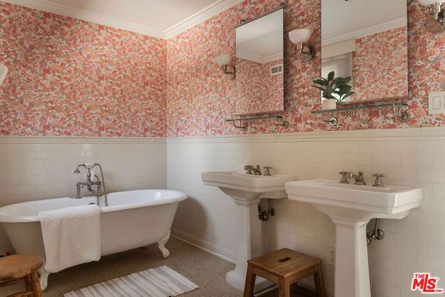 $2,999,000 | 4916 Finley Avenue, Los Angeles, CA 90027