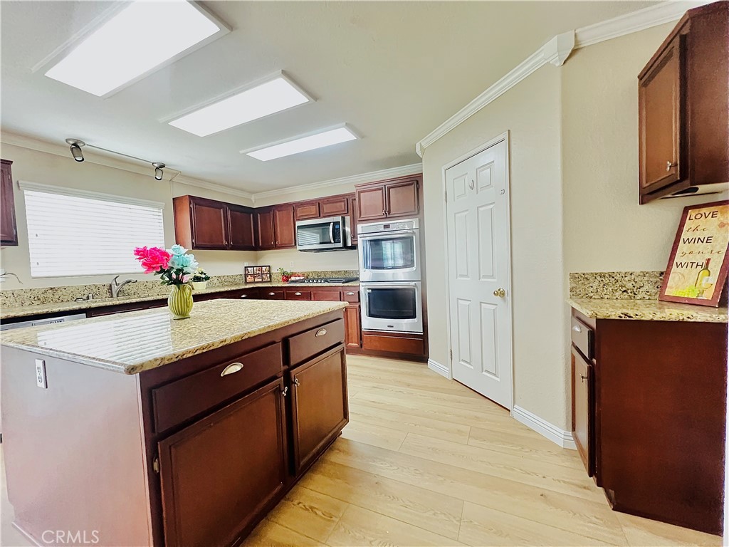 12270 Mesa Grove Drive Riverside, CA 92503 - Photo 8 of 35