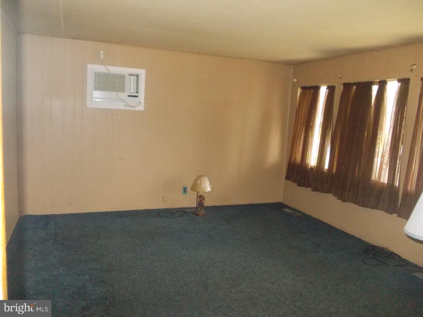809 Glenmar Road Fairless Hills, PA 19030 - Photo 9 of 20 Living Room