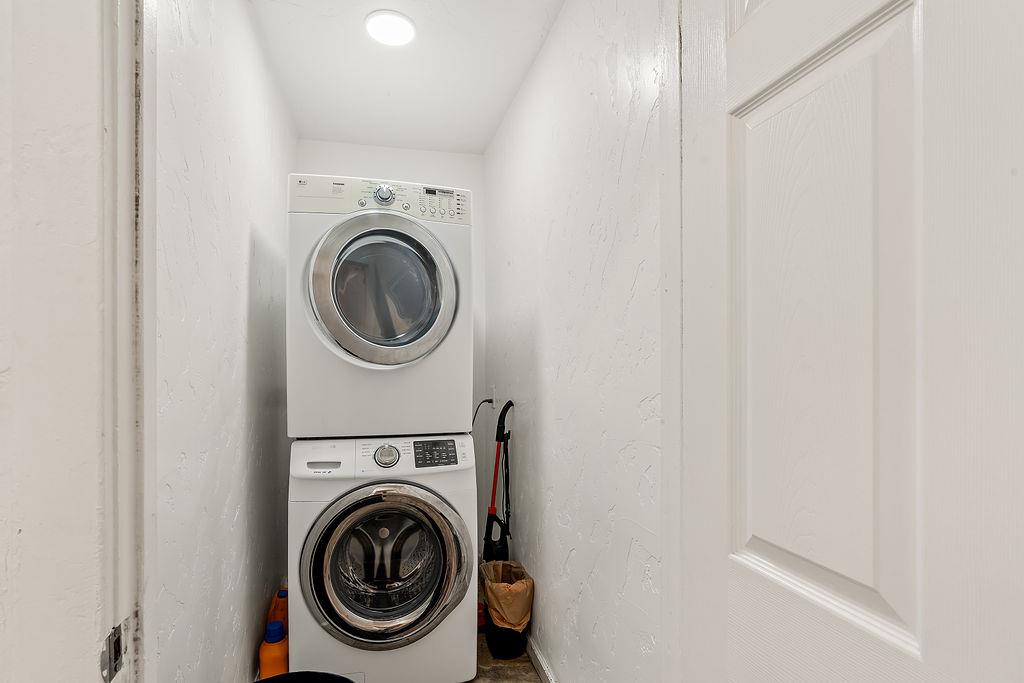 1205 Grand Avenue Santa Rosa, CA 95404 - Photo 20 of 27 a utility room with dryer and washer