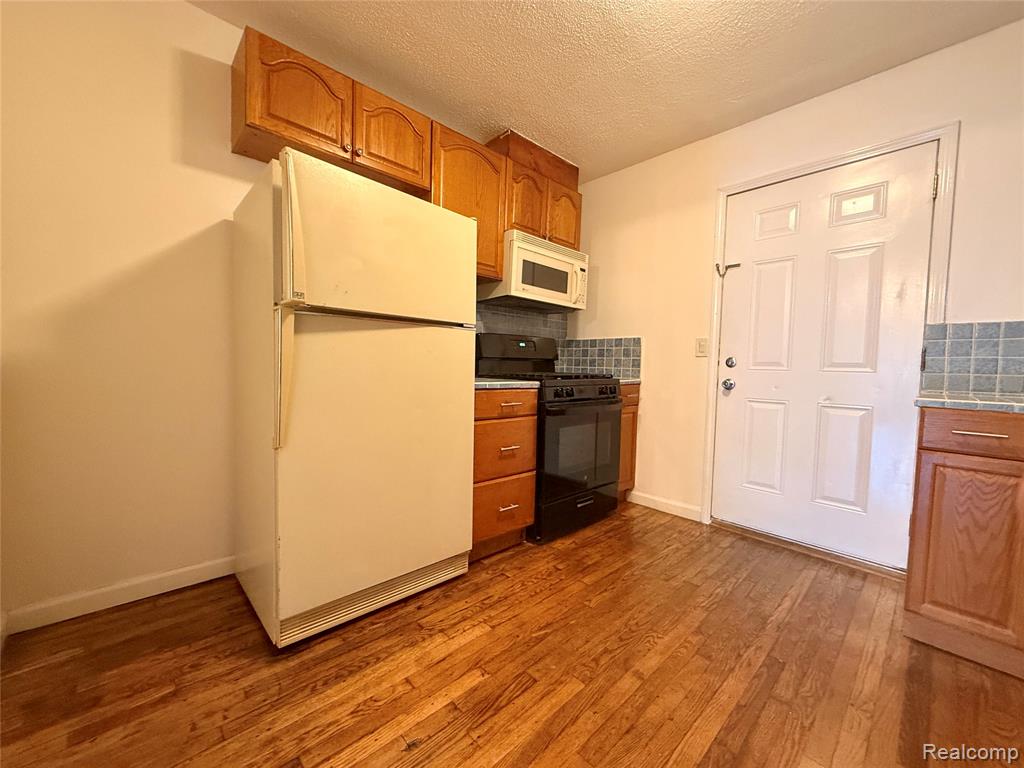 738 West Atherton Road Flint, MI 48507 - Photo 4 of 23