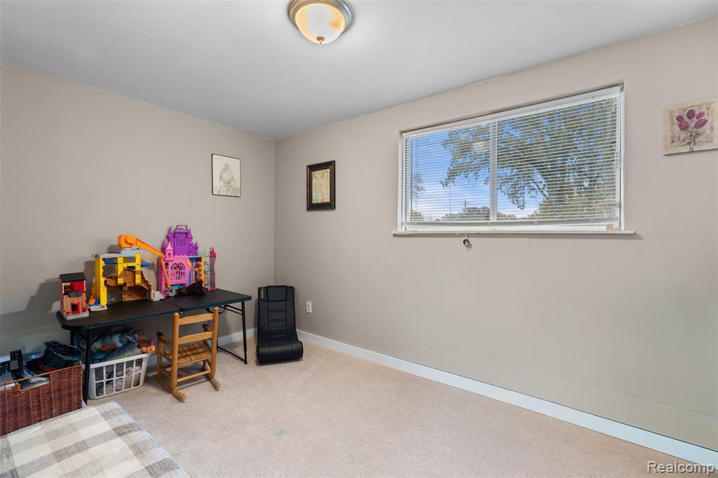34441 Phyllis Street Wayne, MI 48184 - Photo 17 of 32