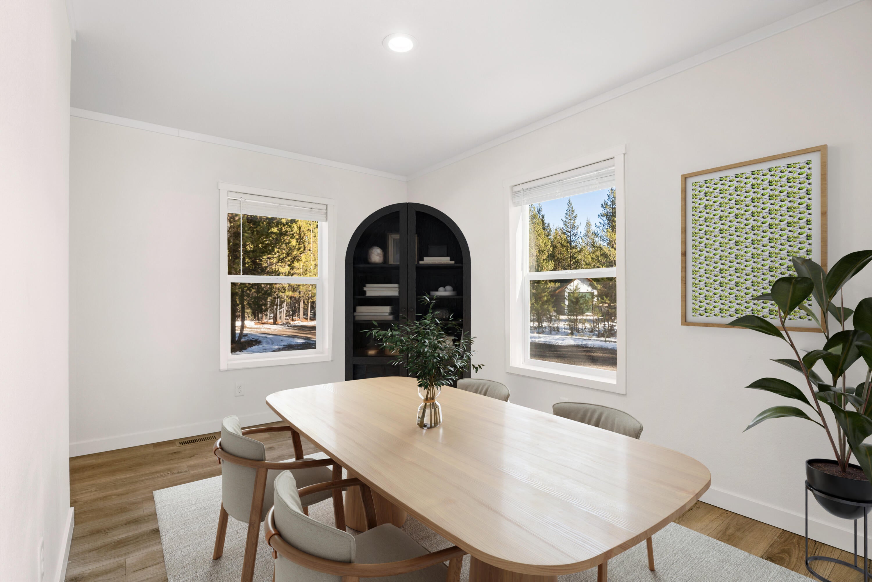 15556 Rim Drive La Pine, OR 97739 - Photo 6 of 19 13-Dining Area Staged