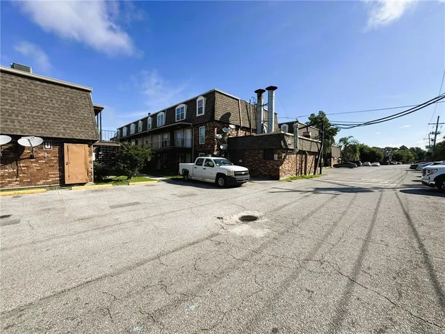 $79,500 | 6320 Riverside Drive, Unit 221, Metairie, LA 70003