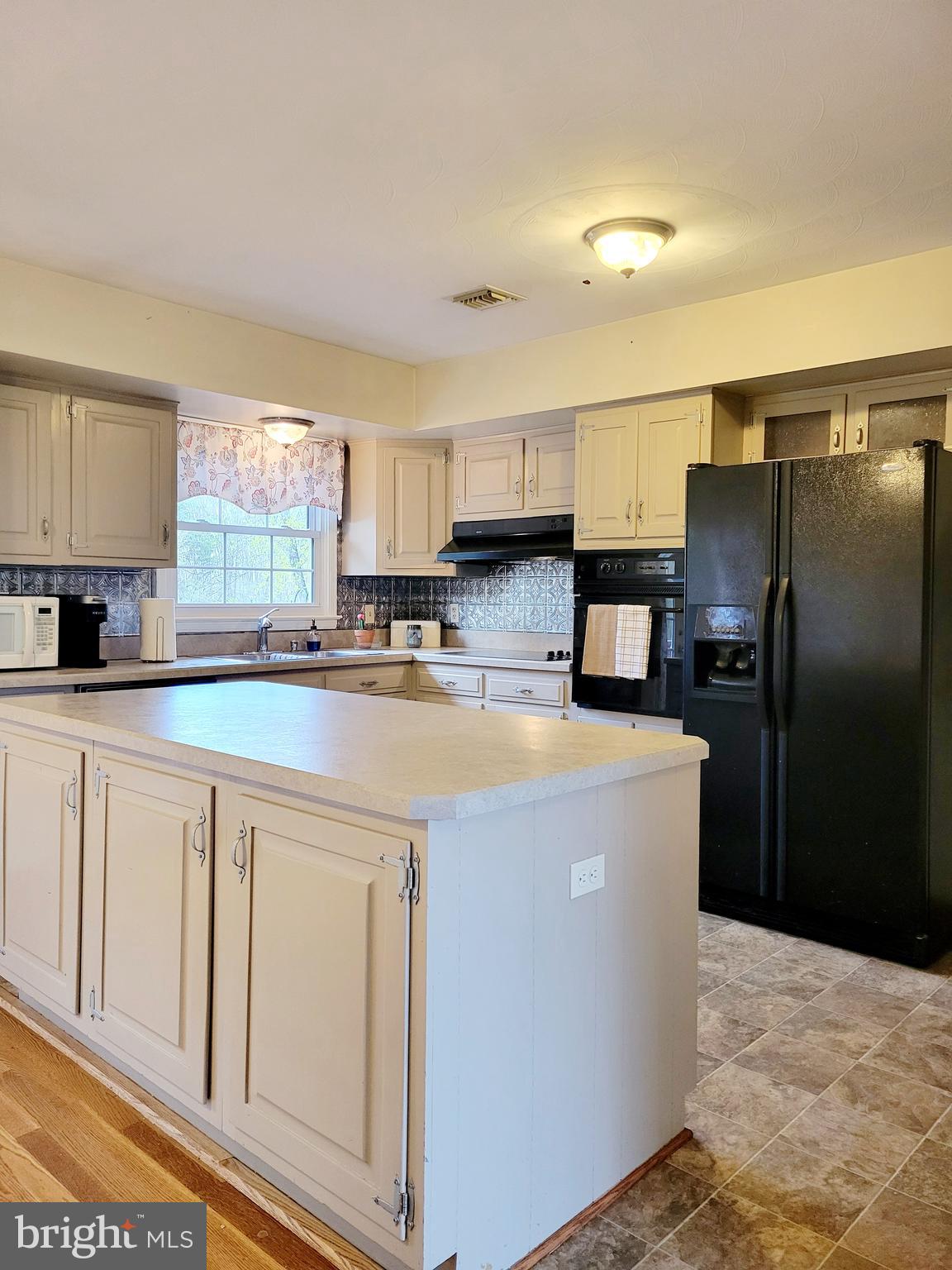 395 Burnt Factory Road Stephenson, VA 22656 - Photo 3 of 30 Spacious island