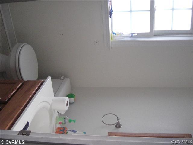 888 Commins Road Aylett, VA 23009 - Photo 8 of 10 Master Bath