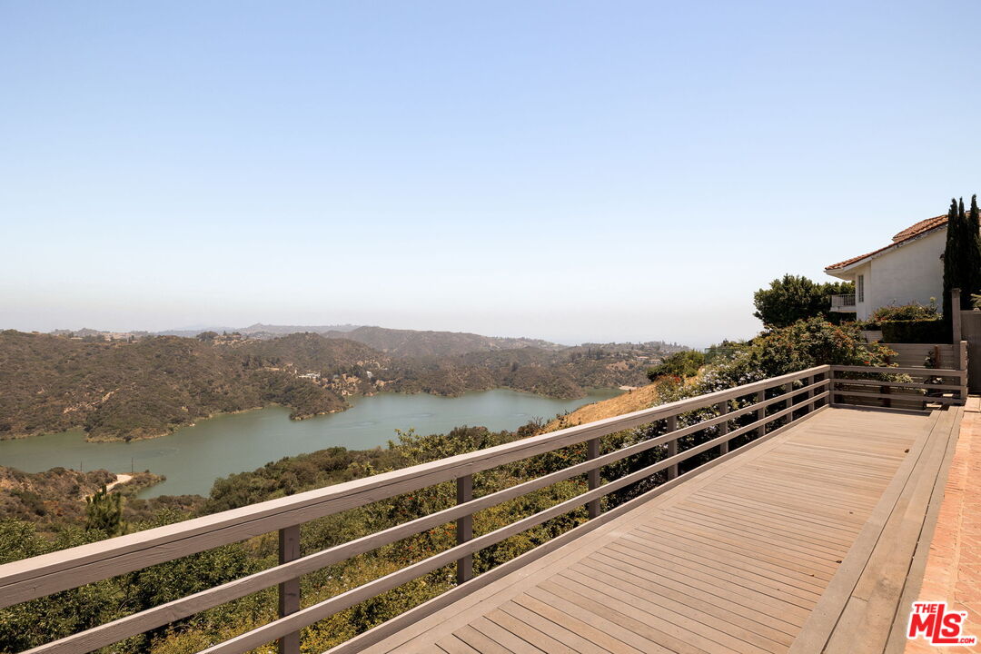 2158 Stradella Road Los Angeles, CA 90077 - Photo 24 of 28