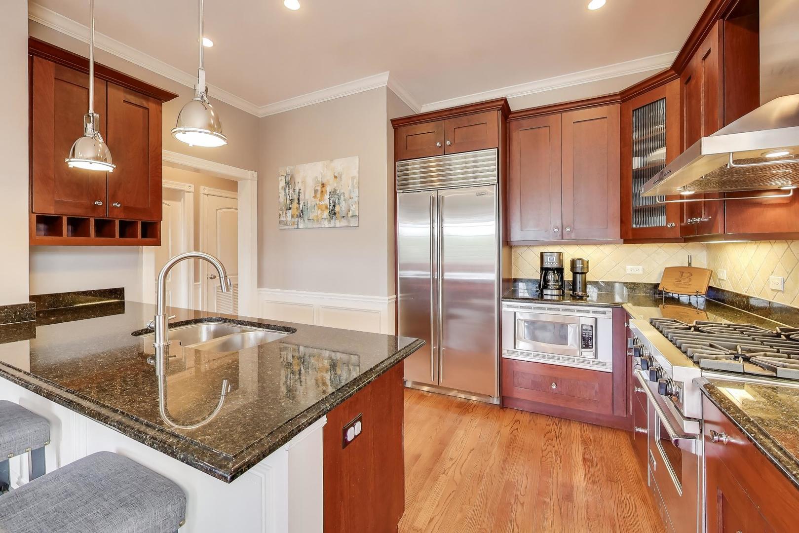 1131 West Grace Street, Unit 3 Chicago, IL 60613 - Photo 9 of 27