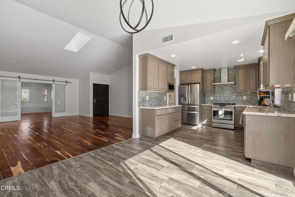 2630 Raft Lane Oxnard, CA 93035 - Photo 13 of 31 2630 Raft Kitchen and Entry