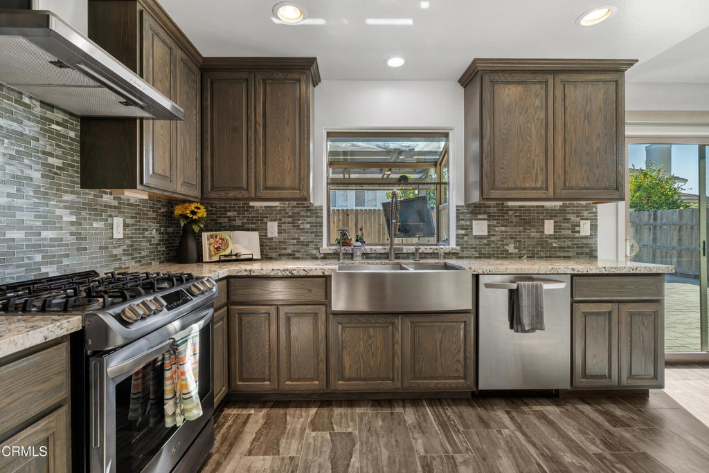 2630 Raft Lane Oxnard, CA 93035 - Photo 15 of 31 2630 Raft Kitchen 3