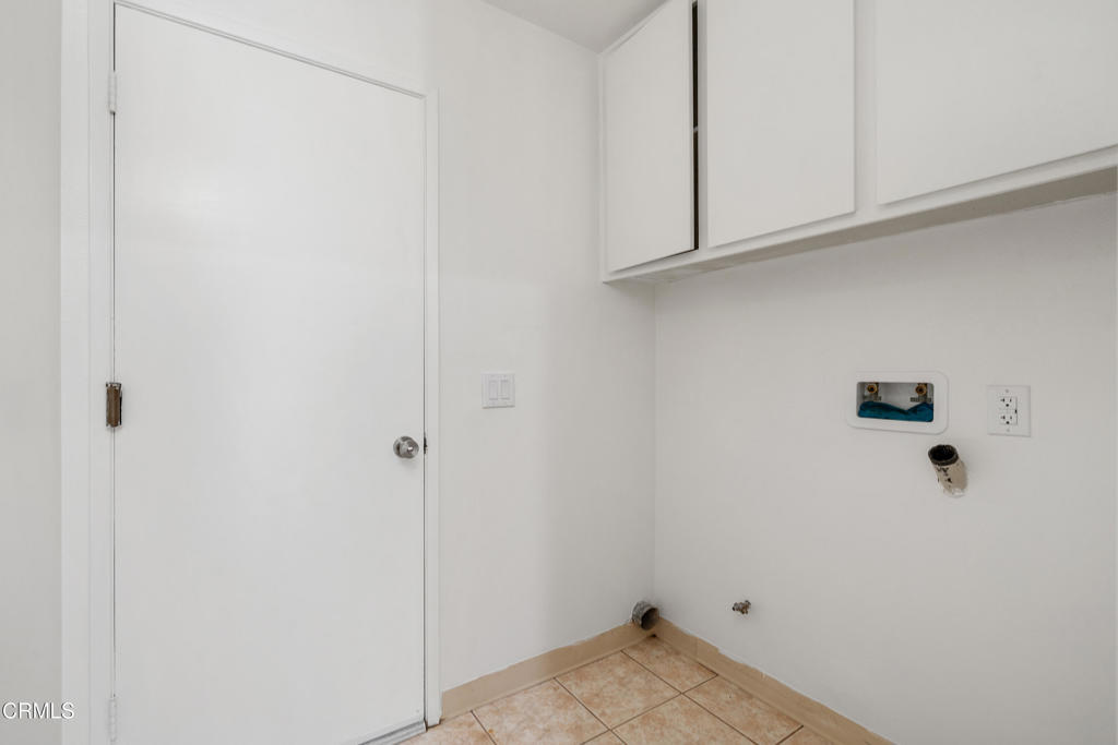 2630 Raft Lane Oxnard, CA 93035 - Photo 24 of 31 2630 Raft Laundry