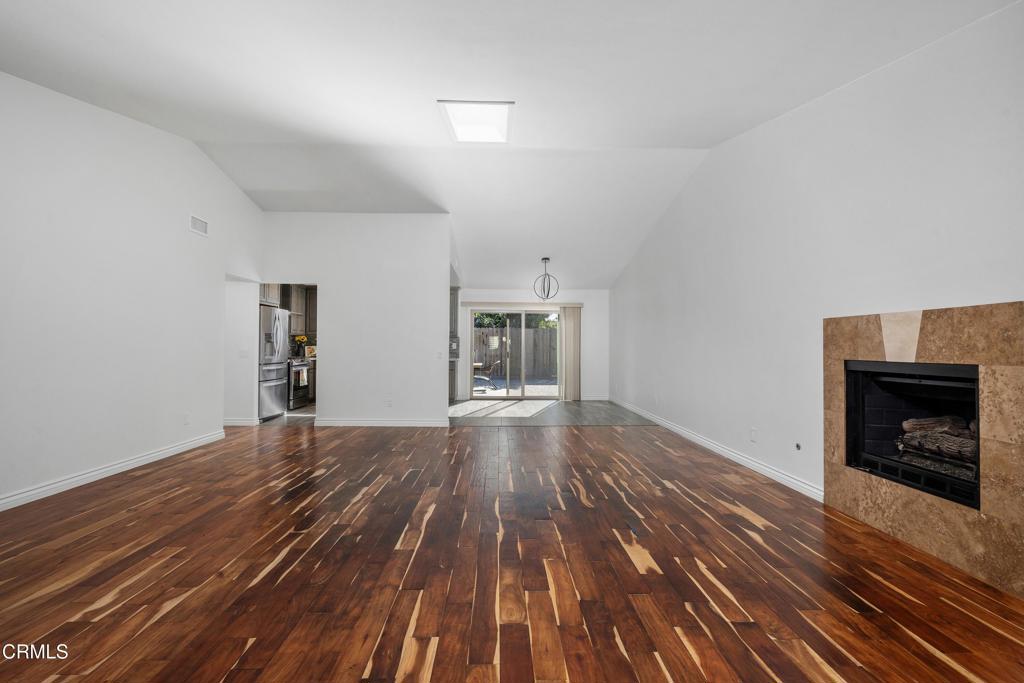 2630 Raft Lane Oxnard, CA 93035 - Photo 9 of 31 2630 Raft Fireplace and Dining