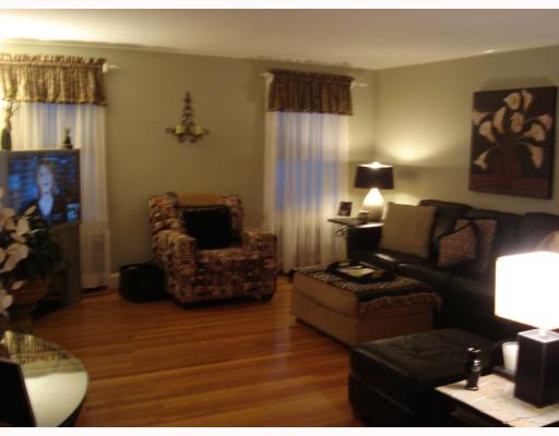 28 Hamilton Road Cranston, RI 02910 - Photo 2 of 8 Living Room.