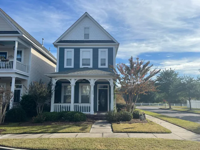 $2,100 | 131 Hyacinth Street, Summerville, SC 29483
