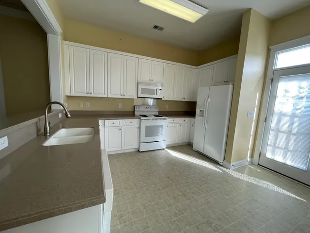 $2,100 | 131 Hyacinth Street, Summerville, SC 29483