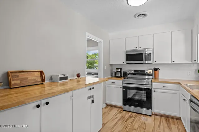 $2,650 | 201 Loma Linda Drive, Cape Carteret, NC 28584