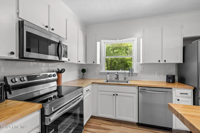 $2,650 | 201 Loma Linda Drive, Cape Carteret, NC 28584