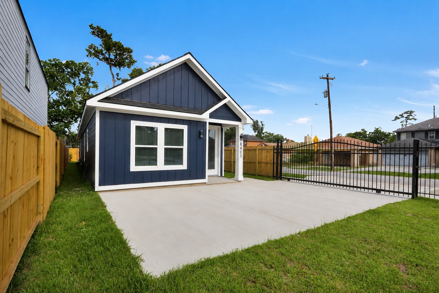 8403 Caddo Road Houston, TX 77078 - Photo 2 of 27 property is fully fenced