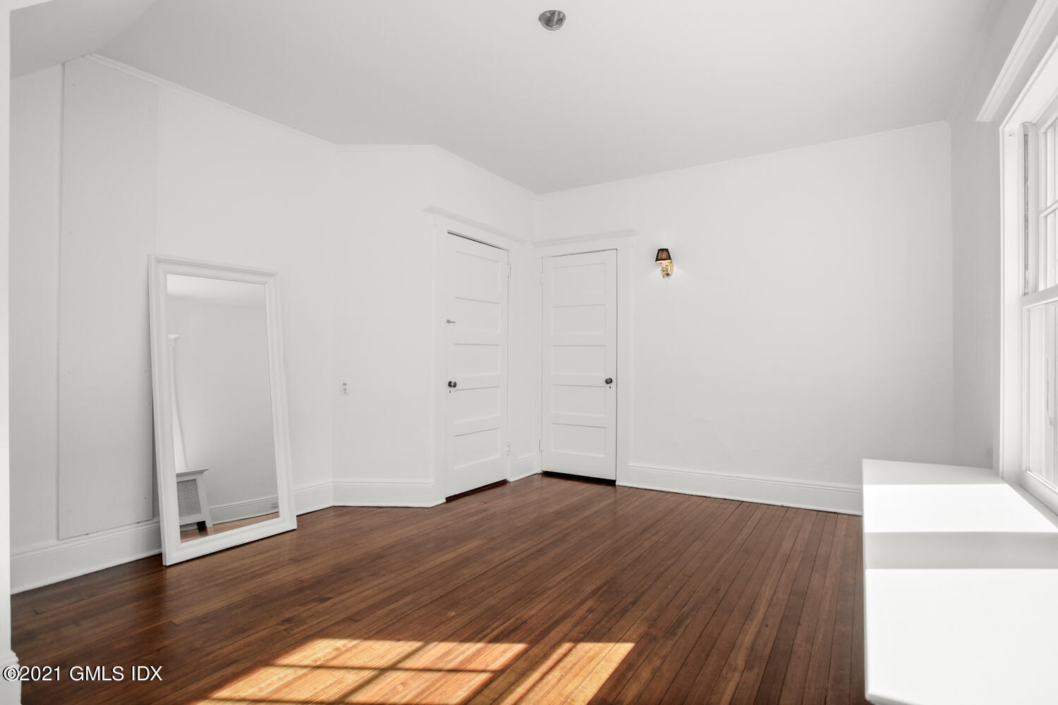 11 Chapel Lane Riverside, CT 06878 - Photo 19 of 33 a view of empty room with wooden floor